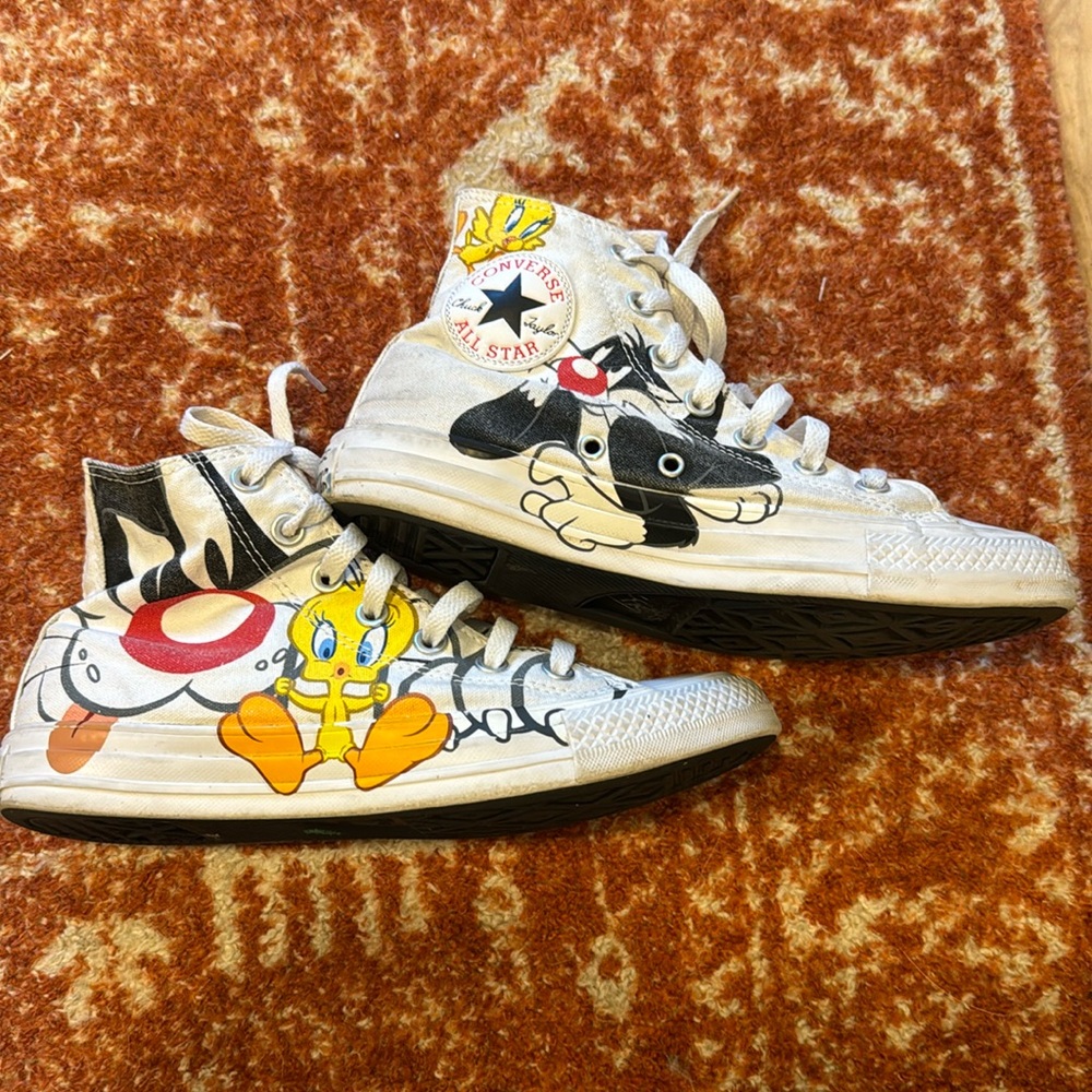 Converse X Looney Tunes High Top Tweety Bird Shoe, Size 7